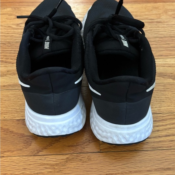 Nike Revolution Running Shoes Women’s US 9 Black White Lightweight Athletic Shoe - Picture 5 of 6